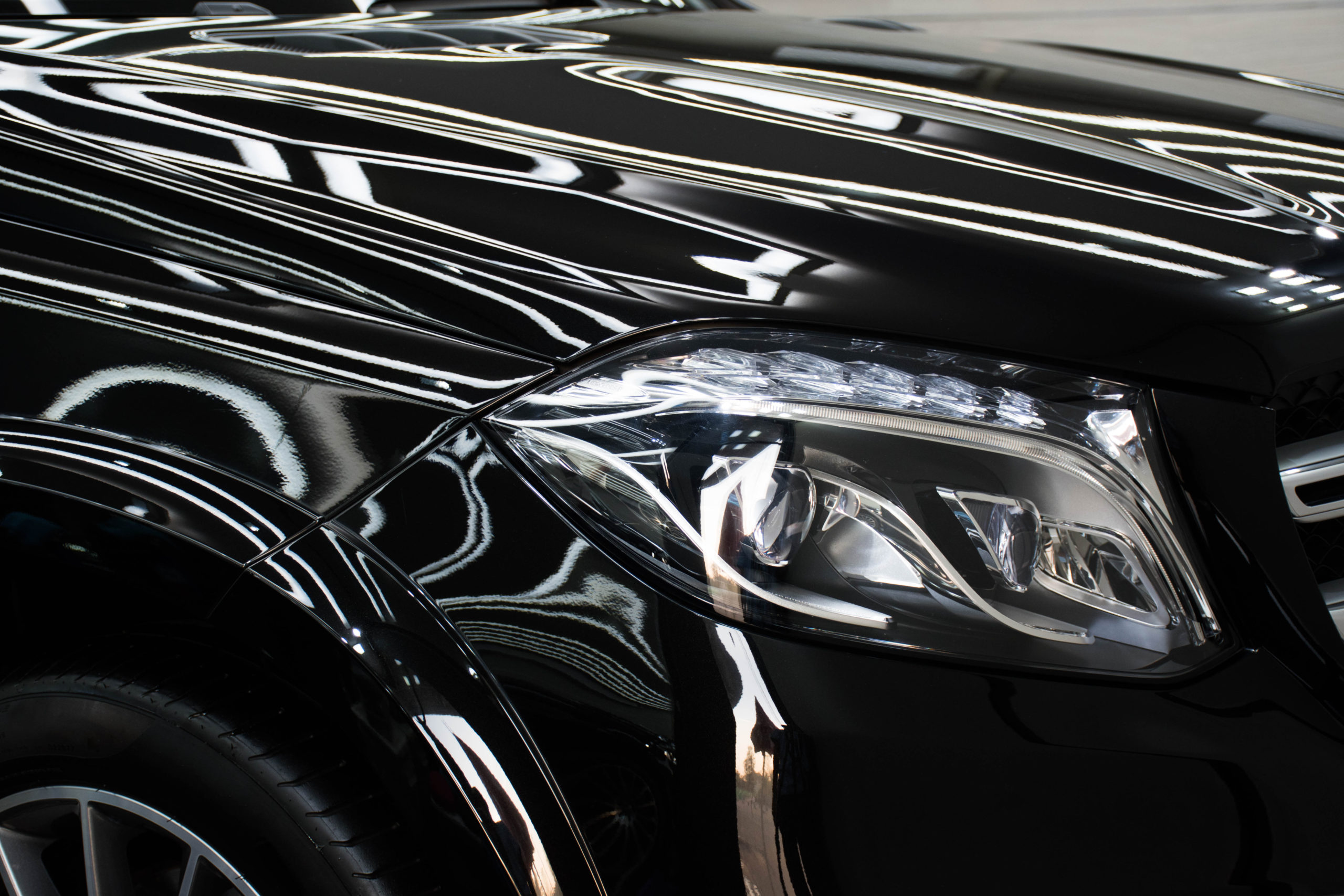 Keramisk coating på sort bil